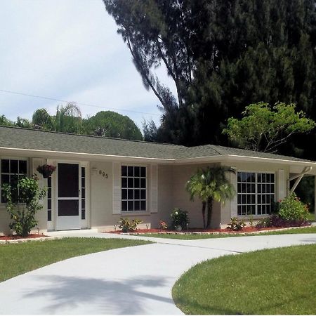 Vacation Home On Alligator Drive Woodmere Exterior photo