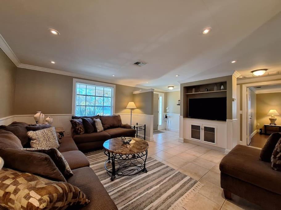 Vacation Home On Alligator Drive Woodmere Exterior photo