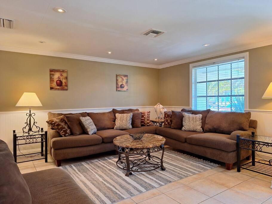 Vacation Home On Alligator Drive Woodmere Exterior photo